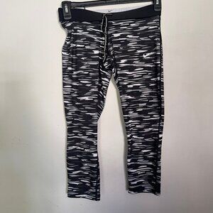 NIKE Women's Medium Black Gray Run Fast Live Fearless Capri Running Leggings A3